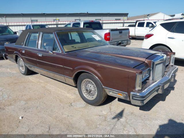  Salvage Lincoln Towncar