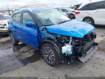  Salvage Nissan Kicks