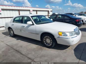  Salvage Lincoln Towncar