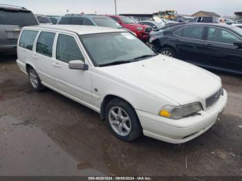  Salvage Volvo V70