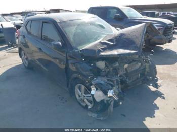  Salvage Nissan Kicks