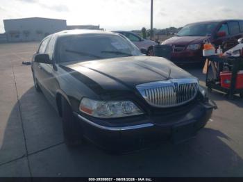  Salvage Lincoln Towncar