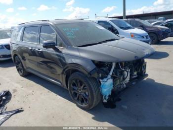  Salvage Kia Carnival