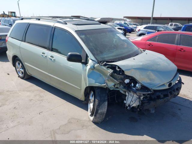  Salvage Toyota Sienna