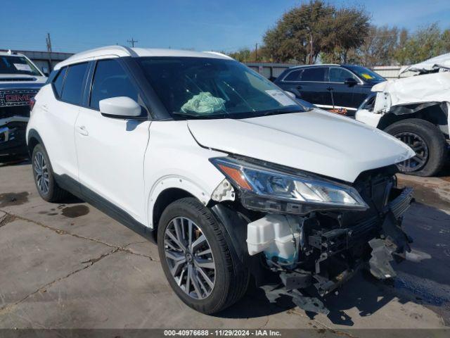  Salvage Nissan Kicks