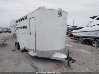  Salvage Shadow Trailer 17ft Horse Trailer