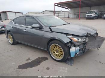  Salvage Nissan Altima