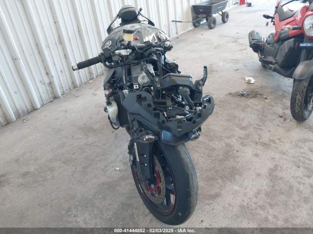 Salvage Yamaha Yzfr1
