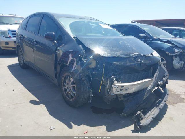  Salvage Toyota Prius v