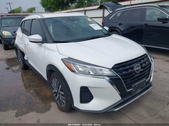  Salvage Nissan Kicks