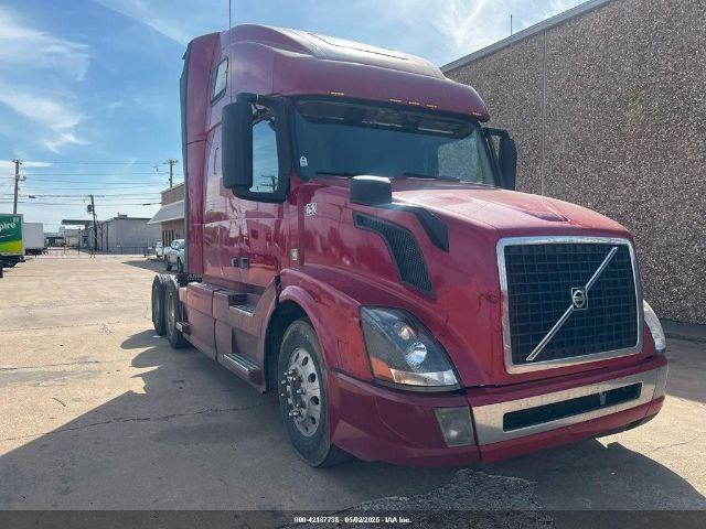  Salvage Volvo Vnl