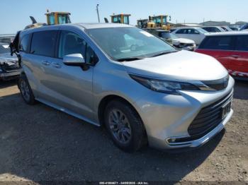  Salvage Toyota Sienna
