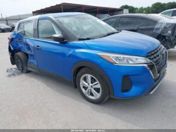  Salvage Nissan Kicks