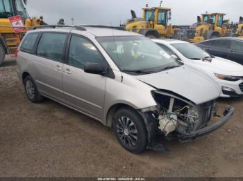  Salvage Toyota Sienna