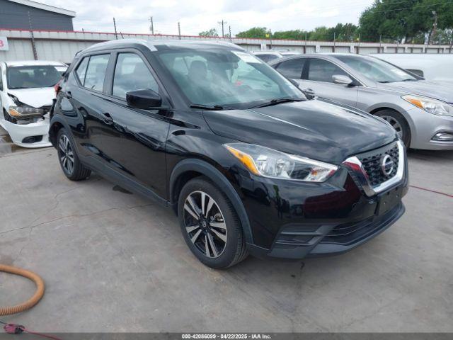  Salvage Nissan Kicks