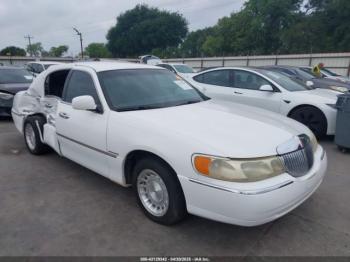  Salvage Lincoln Towncar