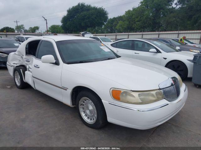  Salvage Lincoln Towncar