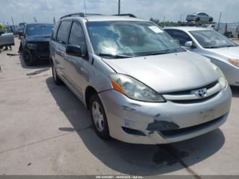  Salvage Toyota Sienna