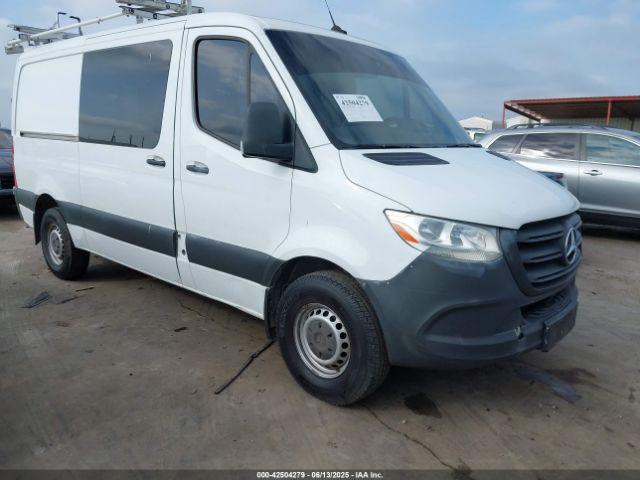  Salvage Mercedes-Benz Sprinter