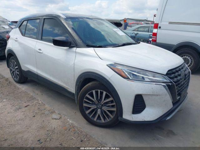  Salvage Nissan Kicks