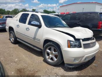  Salvage Chevrolet Avalanche