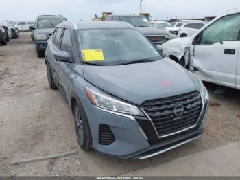  Salvage Nissan Kicks