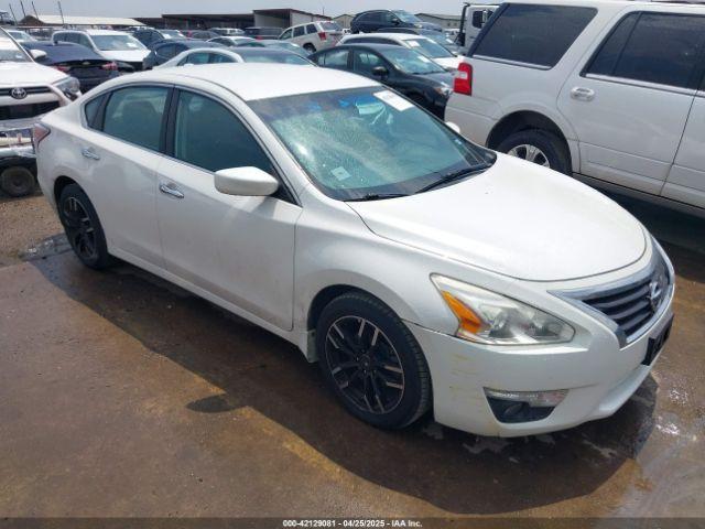  Salvage Nissan Altima