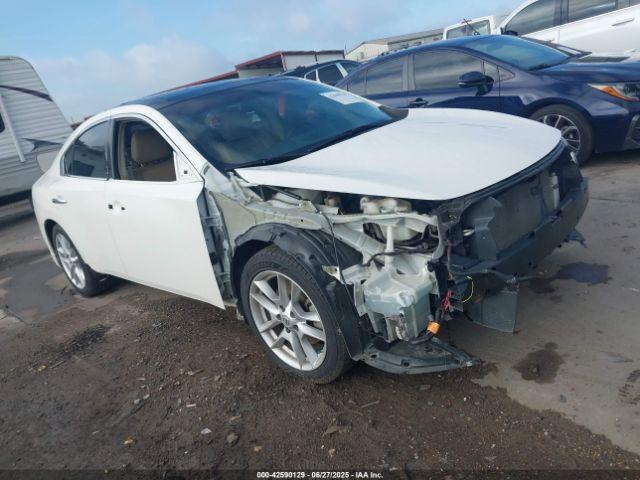  Salvage Nissan Maxima