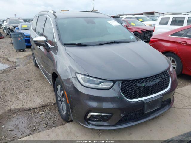  Salvage Chrysler Pacifica