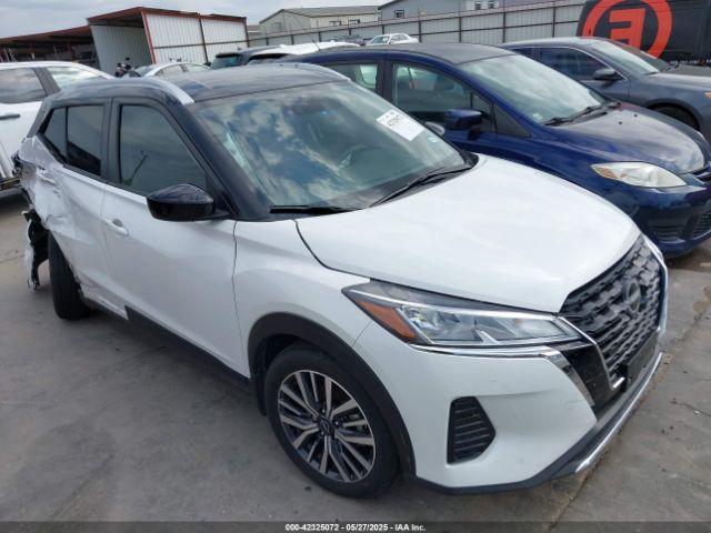  Salvage Nissan Kicks