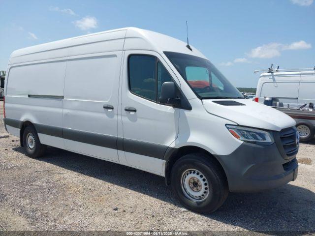  Salvage Mercedes-Benz Sprinter 2500