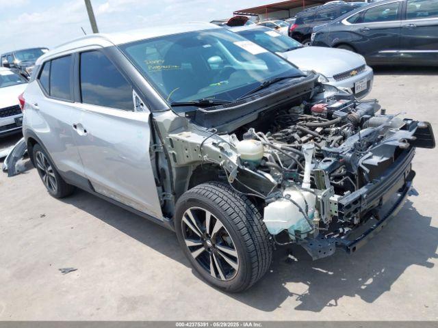  Salvage Nissan Kicks