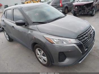  Salvage Nissan Kicks