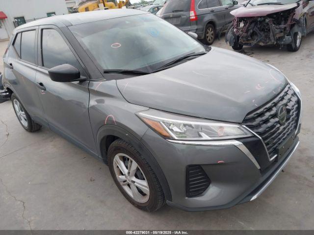 Salvage Nissan Kicks