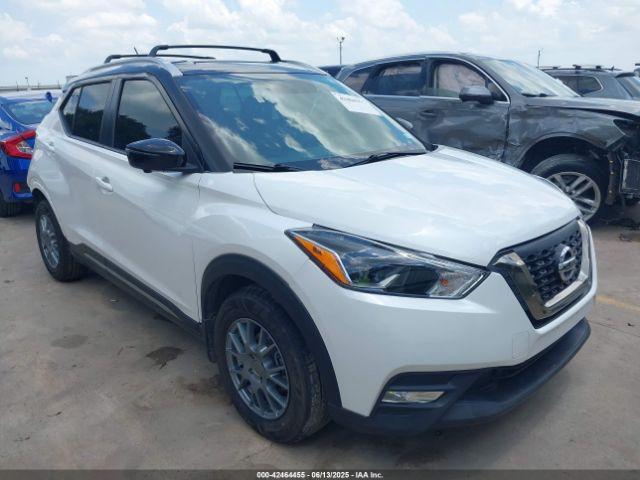  Salvage Nissan Kicks