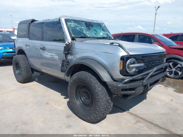  Salvage Ford Bronco