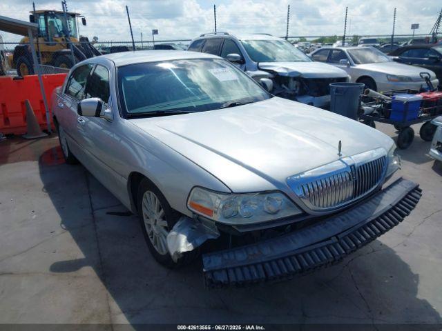  Salvage Lincoln Towncar