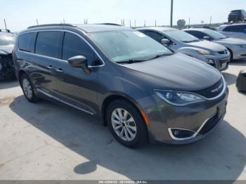 Salvage Chrysler Pacifica