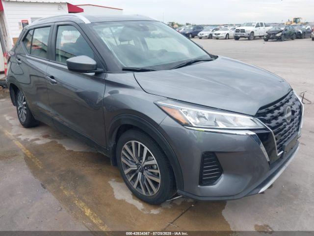  Salvage Nissan Kicks