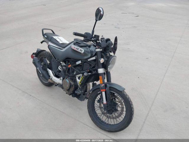  Salvage Husqvarna Vitpilen 401 Svartpilen 4