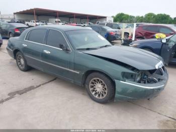  Salvage Lincoln Towncar