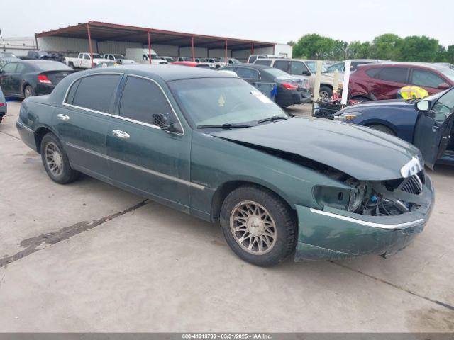  Salvage Lincoln Towncar