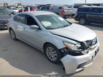  Salvage Nissan Altima