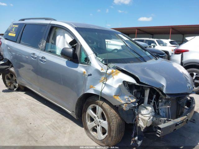  Salvage Toyota Sienna