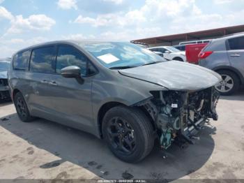  Salvage Chrysler Pacifica