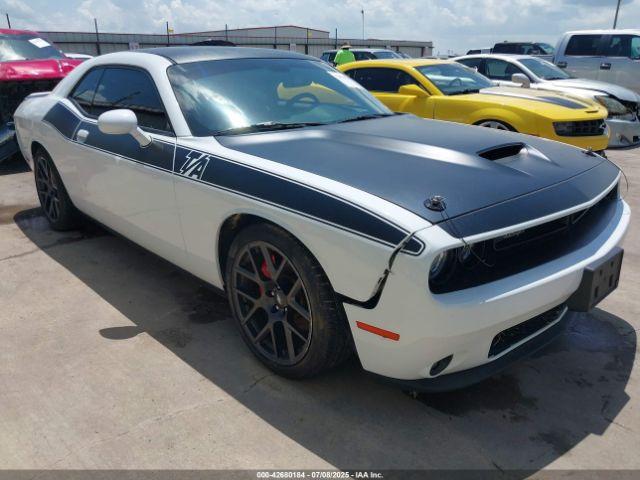  Salvage Dodge Challenger