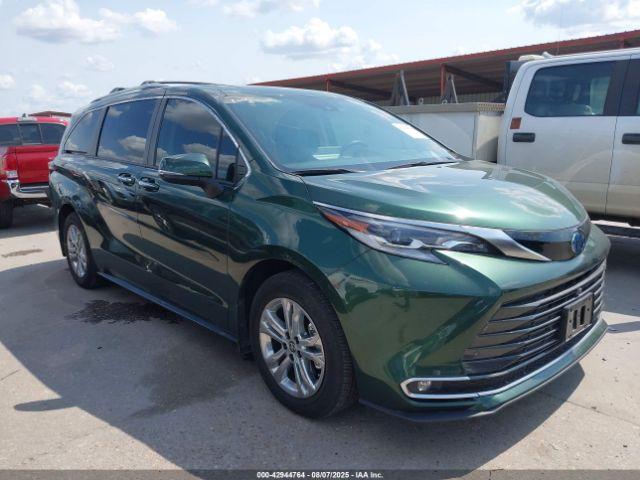  Salvage Toyota Sienna