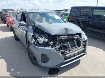  Salvage Nissan Kicks