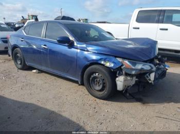  Salvage Nissan Altima