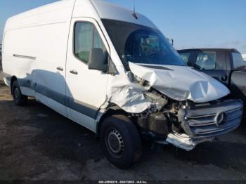  Salvage Mercedes-Benz Sprinter 2500